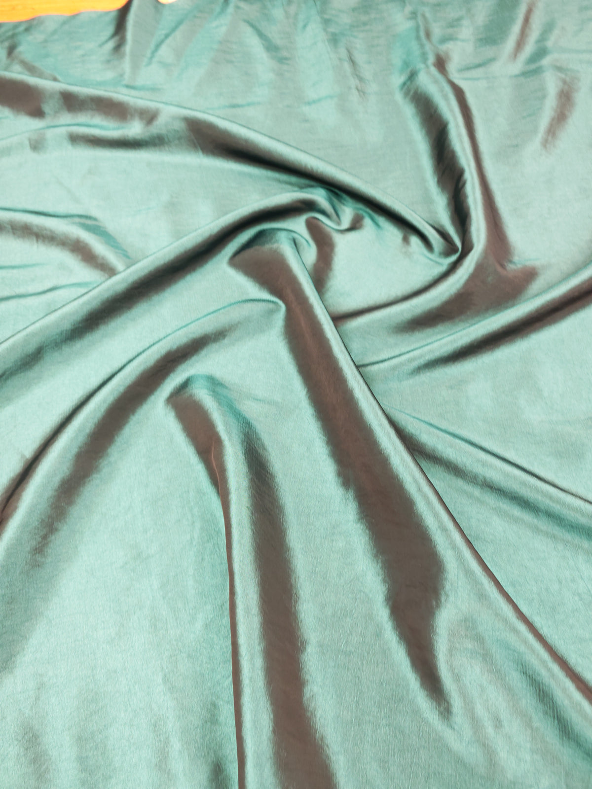 EMERALD GREEN TAFFETA – POLYESTER FABRIC – 150cm WIDE