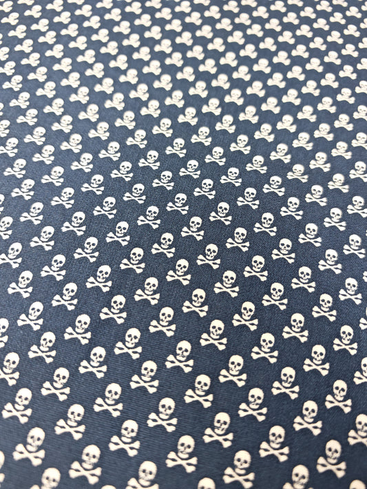 DITZY SKULL & CROSSBONES – 100% COTTON PRINT – 2 COLOURWAYS – 150.5cm WIDE