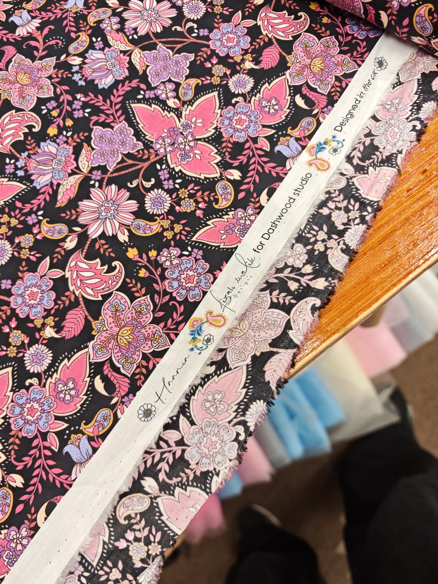 FLORA FOLK PAISLEY BLOOMS – DASHWOOD STUDIO – 100% COTTON FABRIC – 144cm WIDE – 2 COLOURWAYS