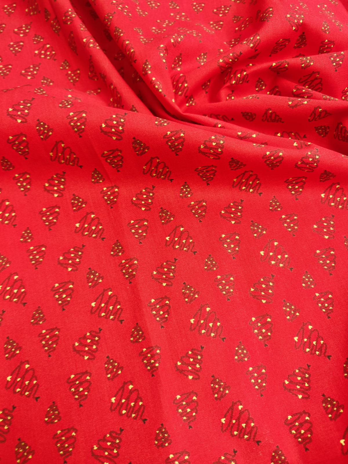 CHRISTMAS TREE SWIRL – METALLIC GOLD – 100% COTTON FABRIC – 136cm WIDE