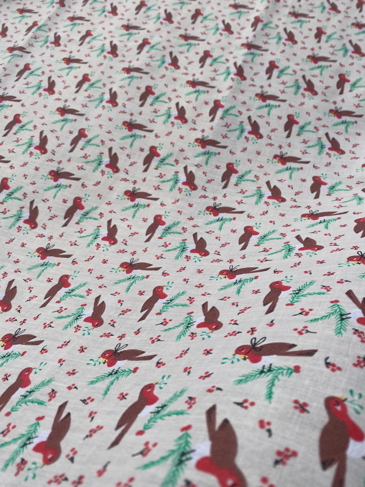CHRISTMAS ROBINS – POLYCOTTON FABRIC – 114cm WIDE (2 COLOURWAYS)