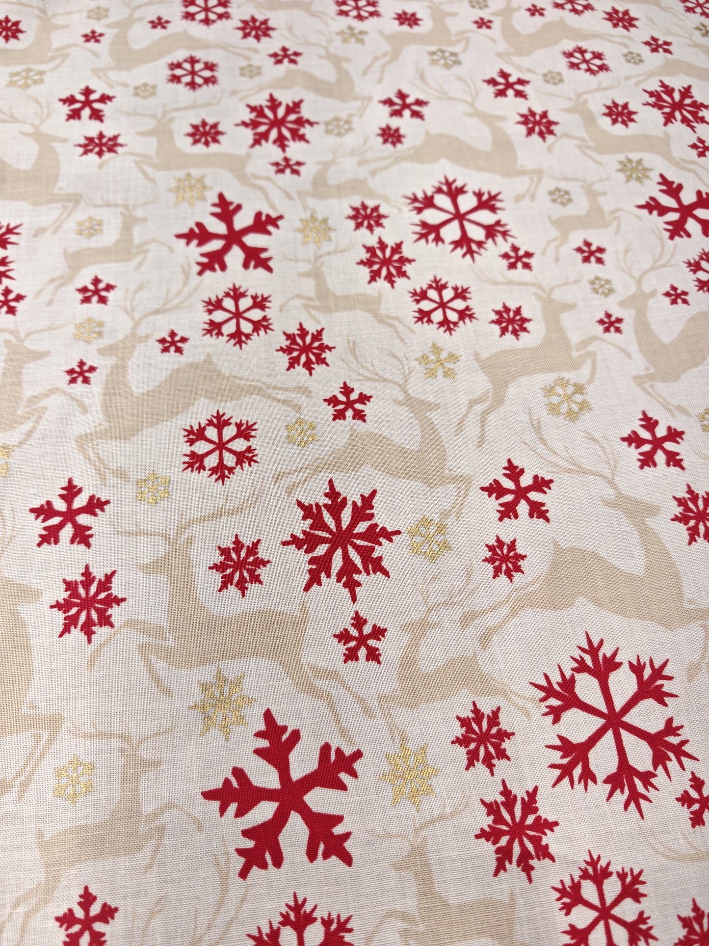 REINDEER SNOWFLAKE – CHRISTMAS 100% COTTON PRINT – 2 COLOURWAYS – 135–136.5cm WIDE