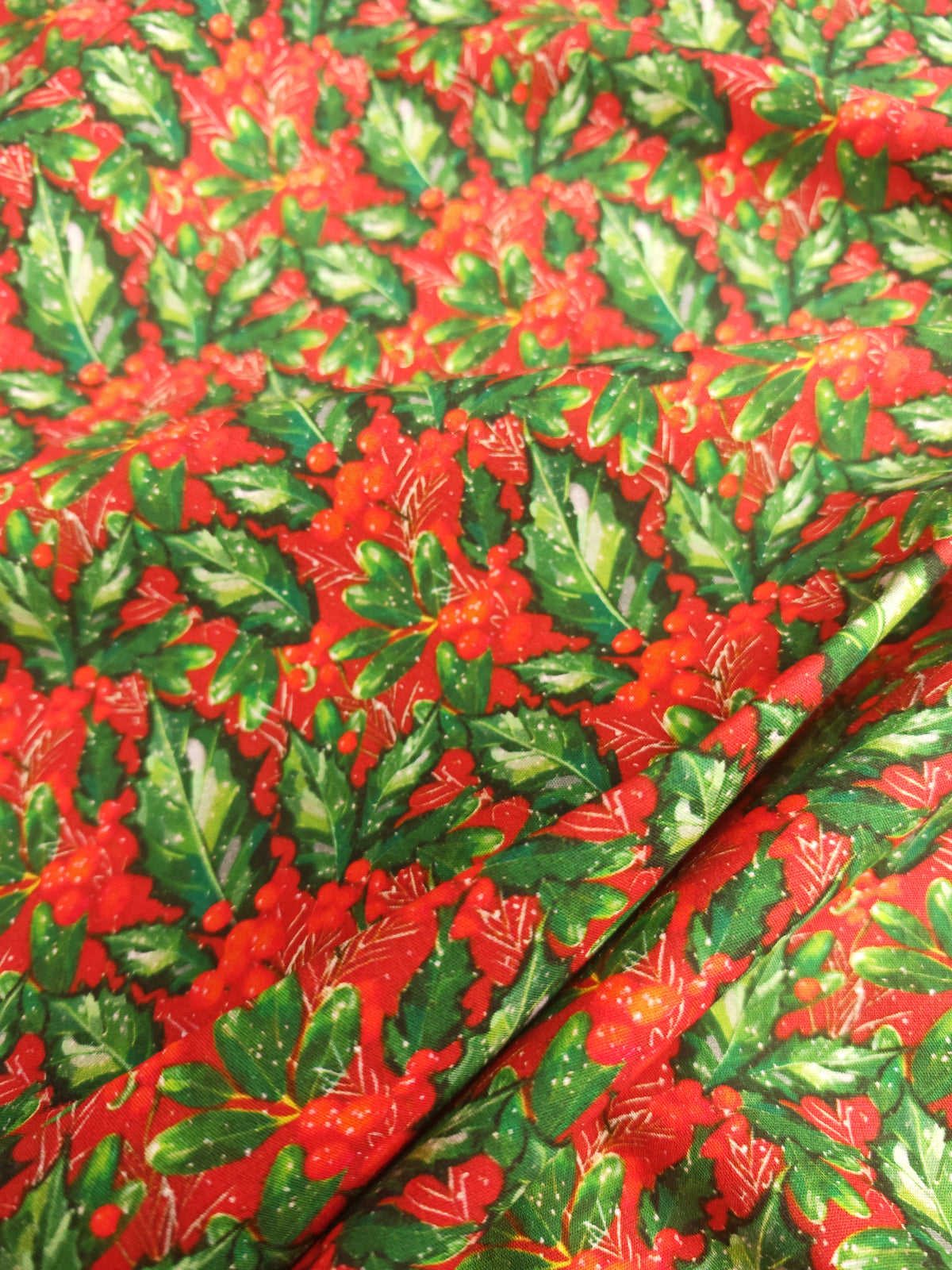 CHRISTMAS HOLLY & BERRY – 100% COTTON FABRIC – 149cm WIDE