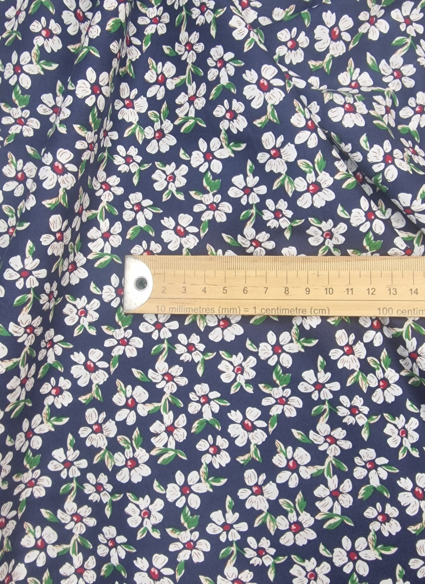Daisy Print Cotton Poplin – 142cm / 56" – 100% Cotton – 3m Piece (2 Colourways)