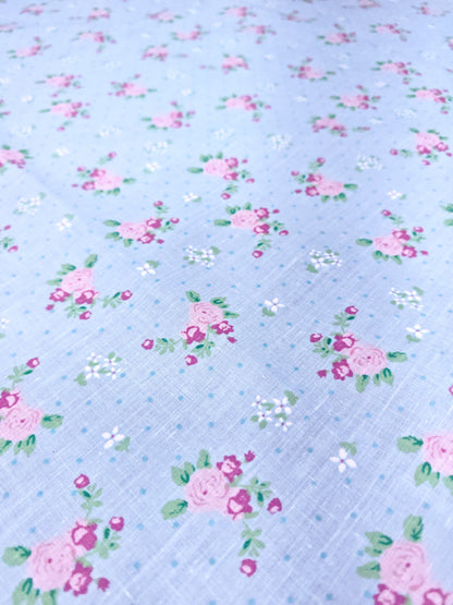 COTTAGE ROSE SPRIGS – PRINTED POLYCOTTON FABRIC – 3 COLOURWAYS – 113–115cm WIDE