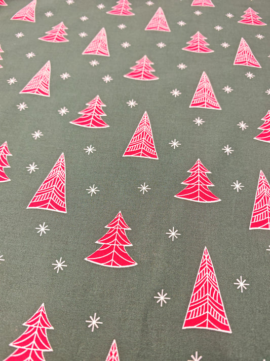 AZTEC CHRISTMAS TREE – 100% COTTON CHRISTMAS PRINT – BOTTLE GREEN – 135.5cm WIDE