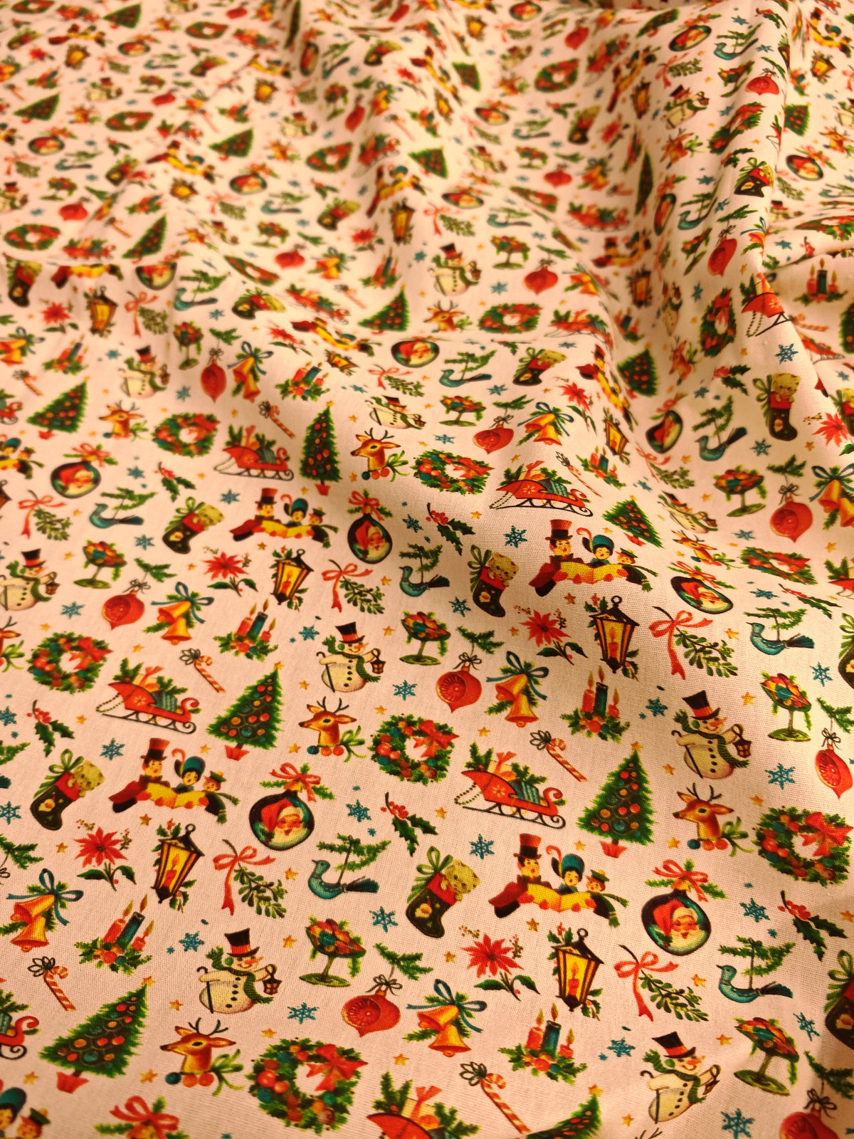 CHRISTMAS DITZY – FESTIVE NOVELTY PRINT – 100% COTTON FABRIC – 149cm WIDE