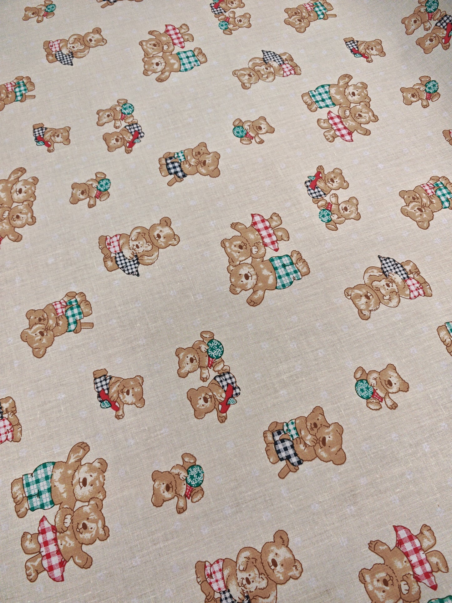 FAMILY BEARS – POLYCOTTON PRINT FABRIC – 115cm WIDE (2 COLOURWAYS)