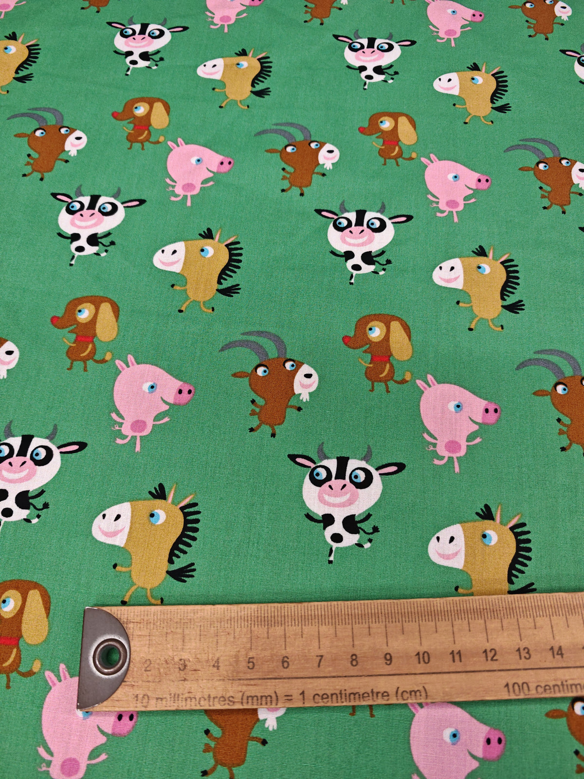 HAPPY FARMYARD FRIENDS – 100% COTTON FABRIC – 147cm WIDE
