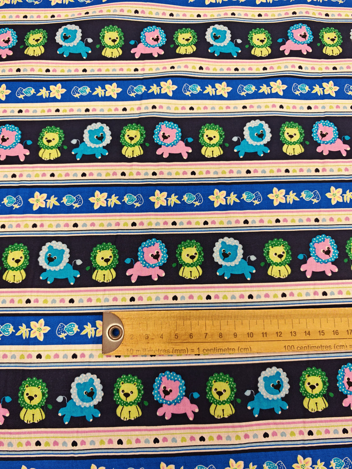 LION STRIPE – 100% COTTON FABRIC – 135.5cm WIDE