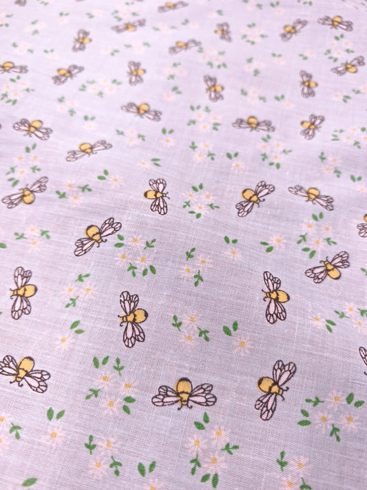 MINI BEES – POLYCOTTON PRINT FABRIC – 2 COLOURWAYS – 112–115cm WIDE