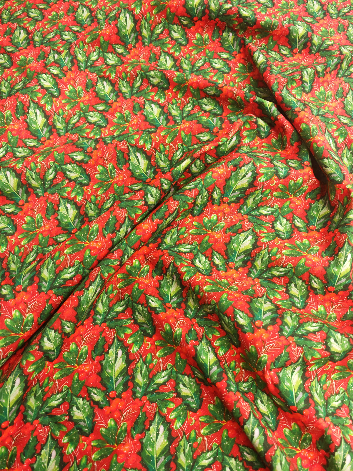 CHRISTMAS HOLLY & BERRY – 100% COTTON FABRIC – 149cm WIDE