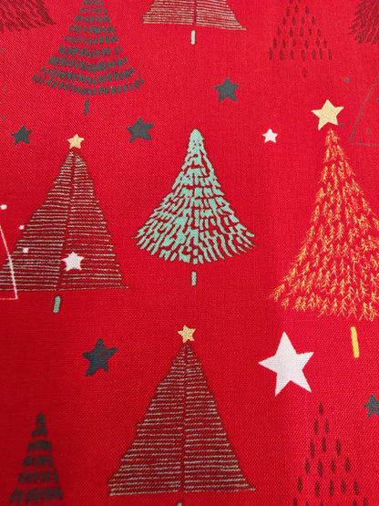 METALLIC CHRISTMAS TREES – RED – 100% COTTON FABRIC – 136cm WIDE