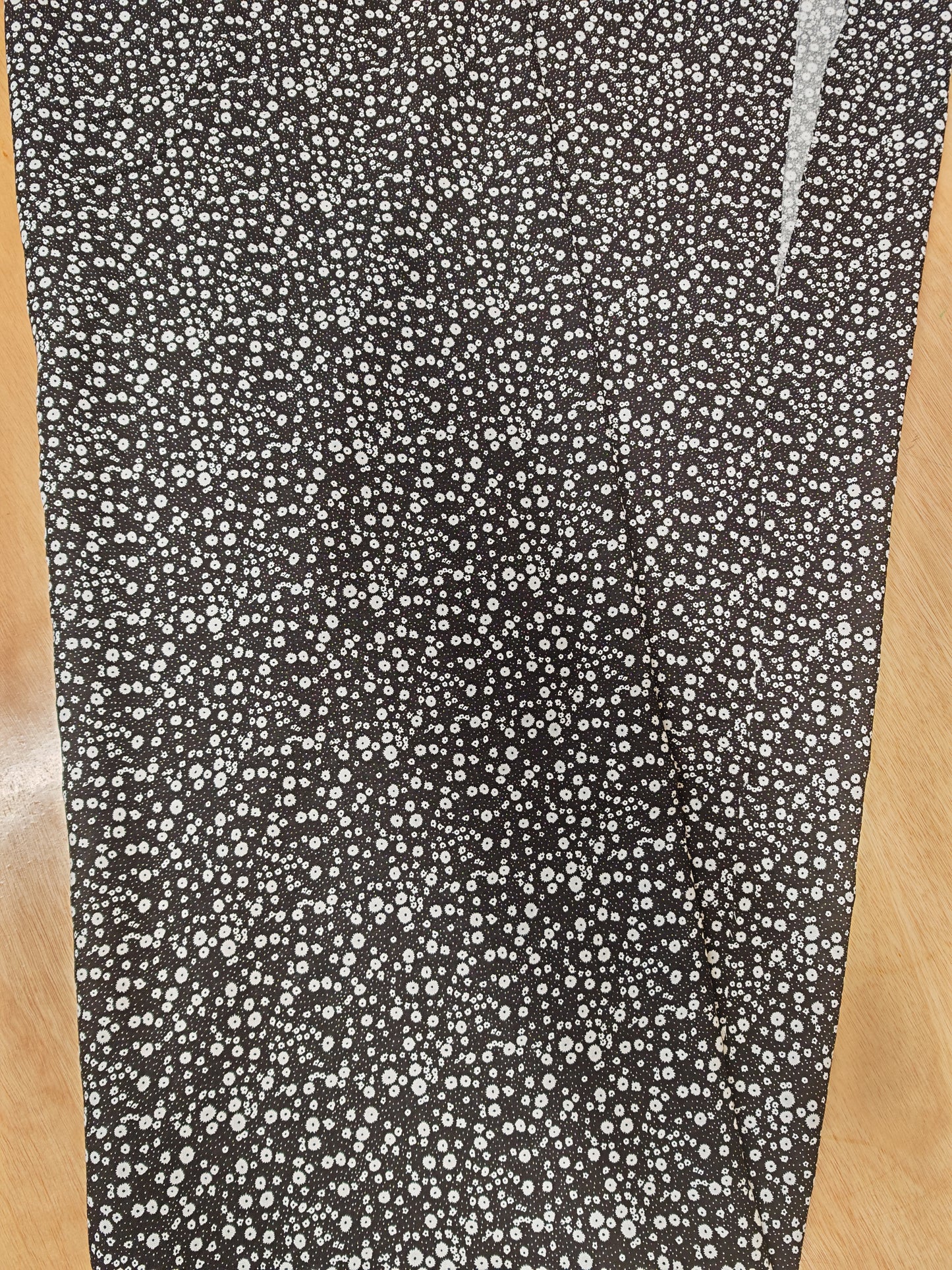 Black & White Floral Viscose - 142cm / 56" - 100% Viscose - 3m Piece