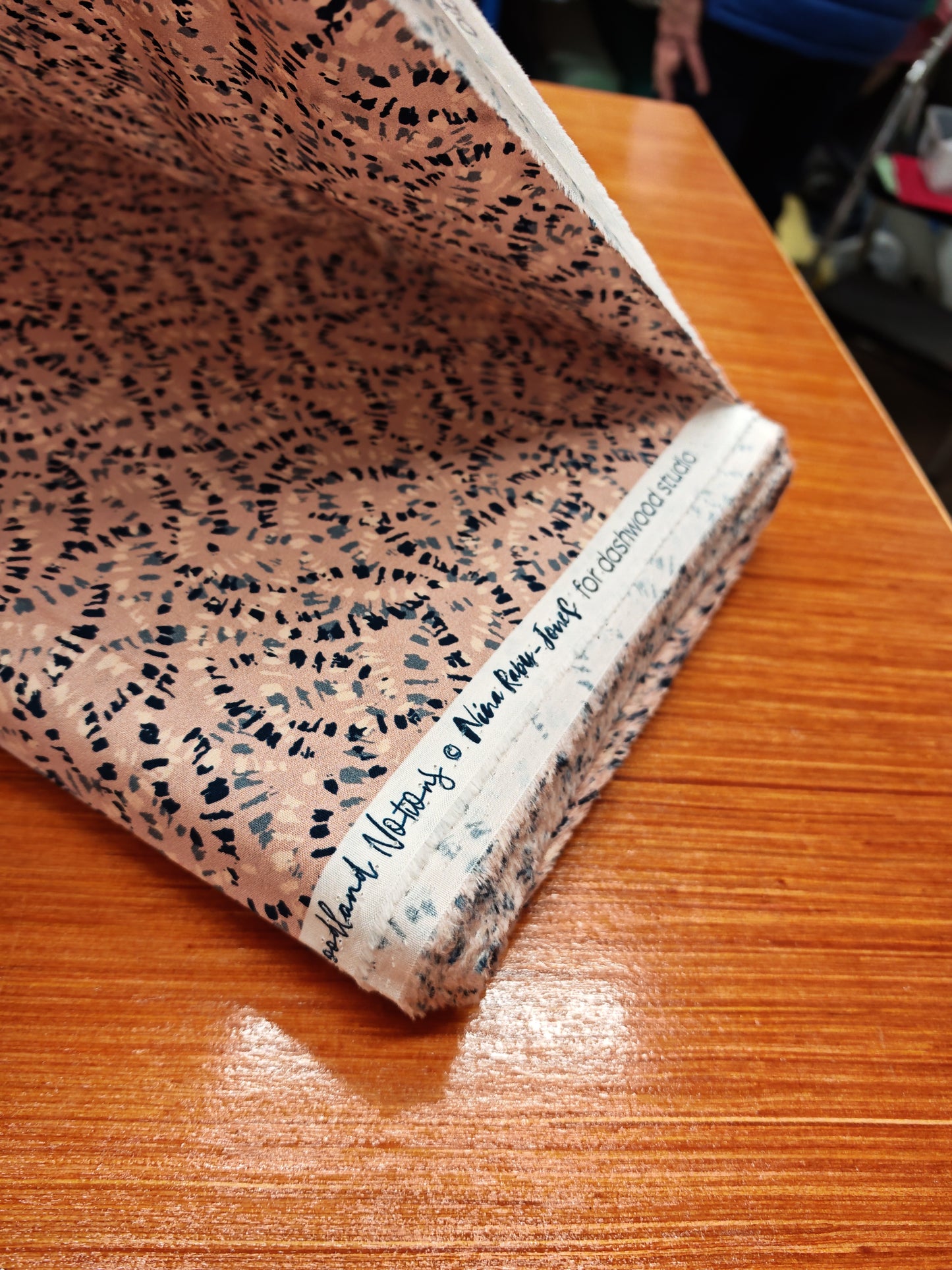 BRUSH MARKS SHELL – DASHWOOD STUDIO WOODLAND NOTIONS – 100% COTTON FABRIC – 146cm WIDE