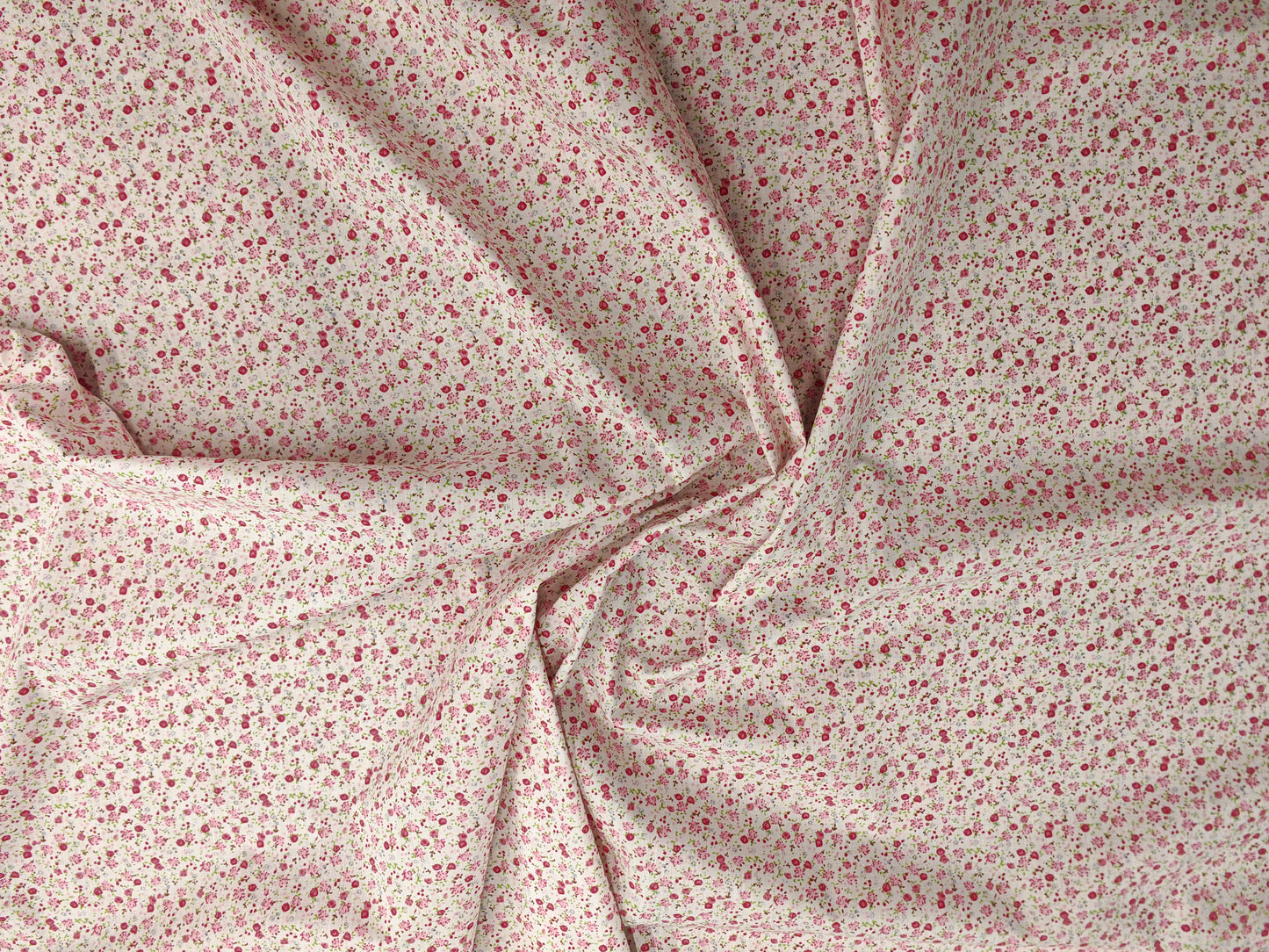Berry Meadow Polycotton – Tiny Floral Print – 65% Polyester 35% Cotton