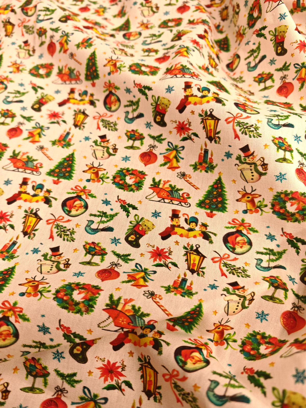 CHRISTMAS DITZY – FESTIVE NOVELTY PRINT – 100% COTTON FABRIC – 149cm WIDE