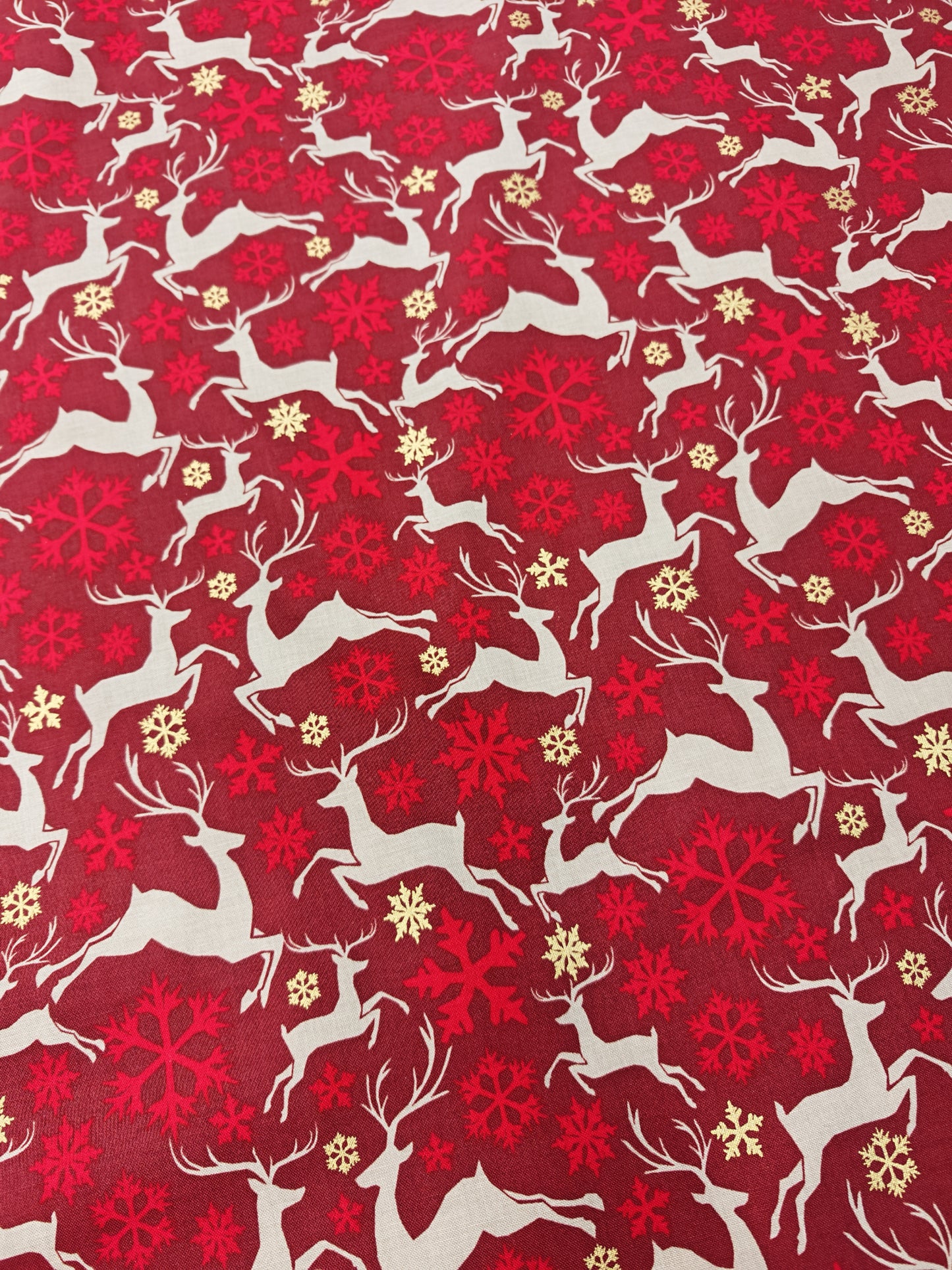 REINDEER SNOWFLAKE – CHRISTMAS 100% COTTON PRINT – 2 COLOURWAYS – 135–136.5cm WIDE