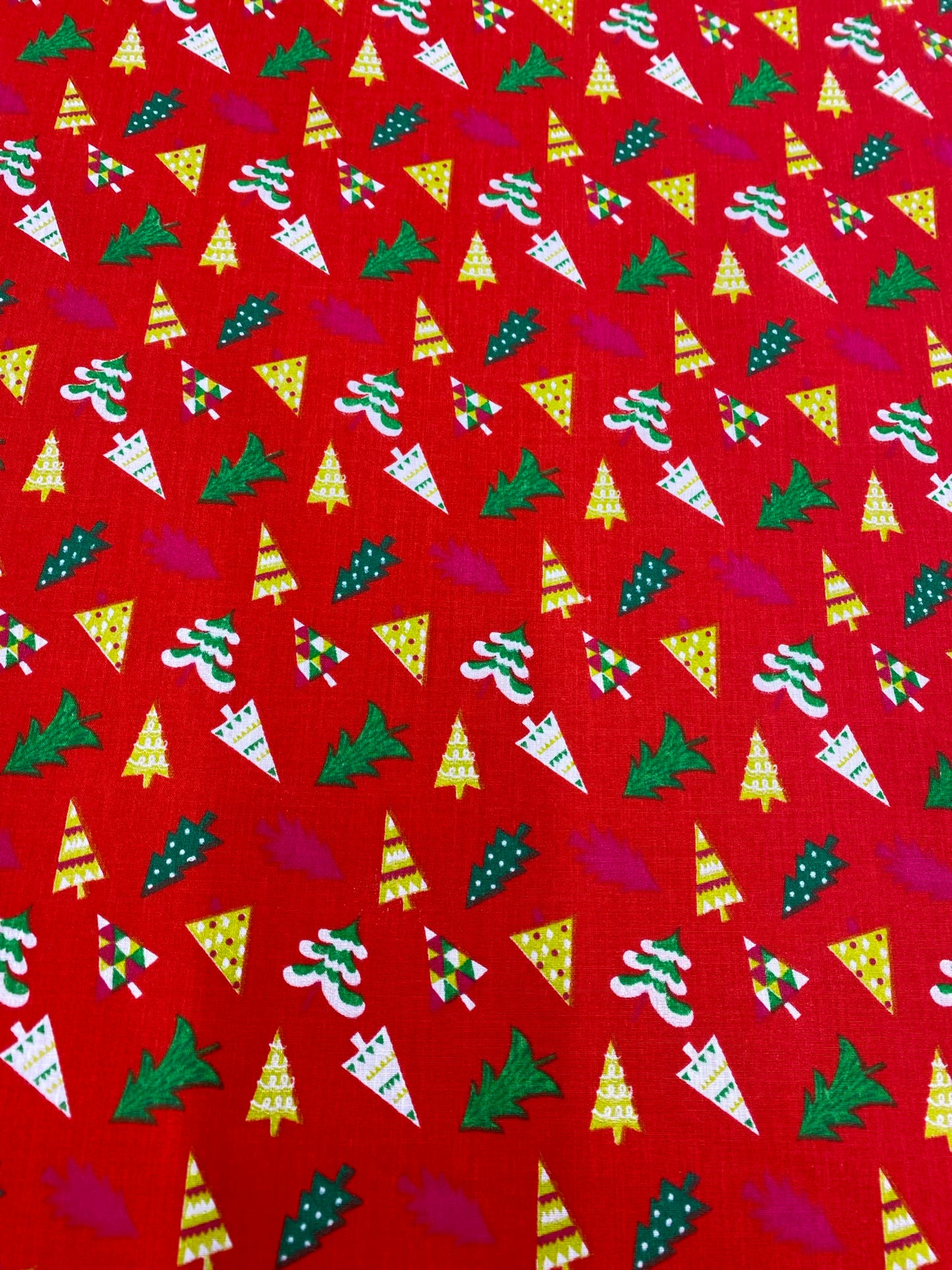 FESTIVE FOREST – CHRISTMAS POLYCOTTON PRINT FABRIC – 114cm WIDE (3 COLOURWAYS)