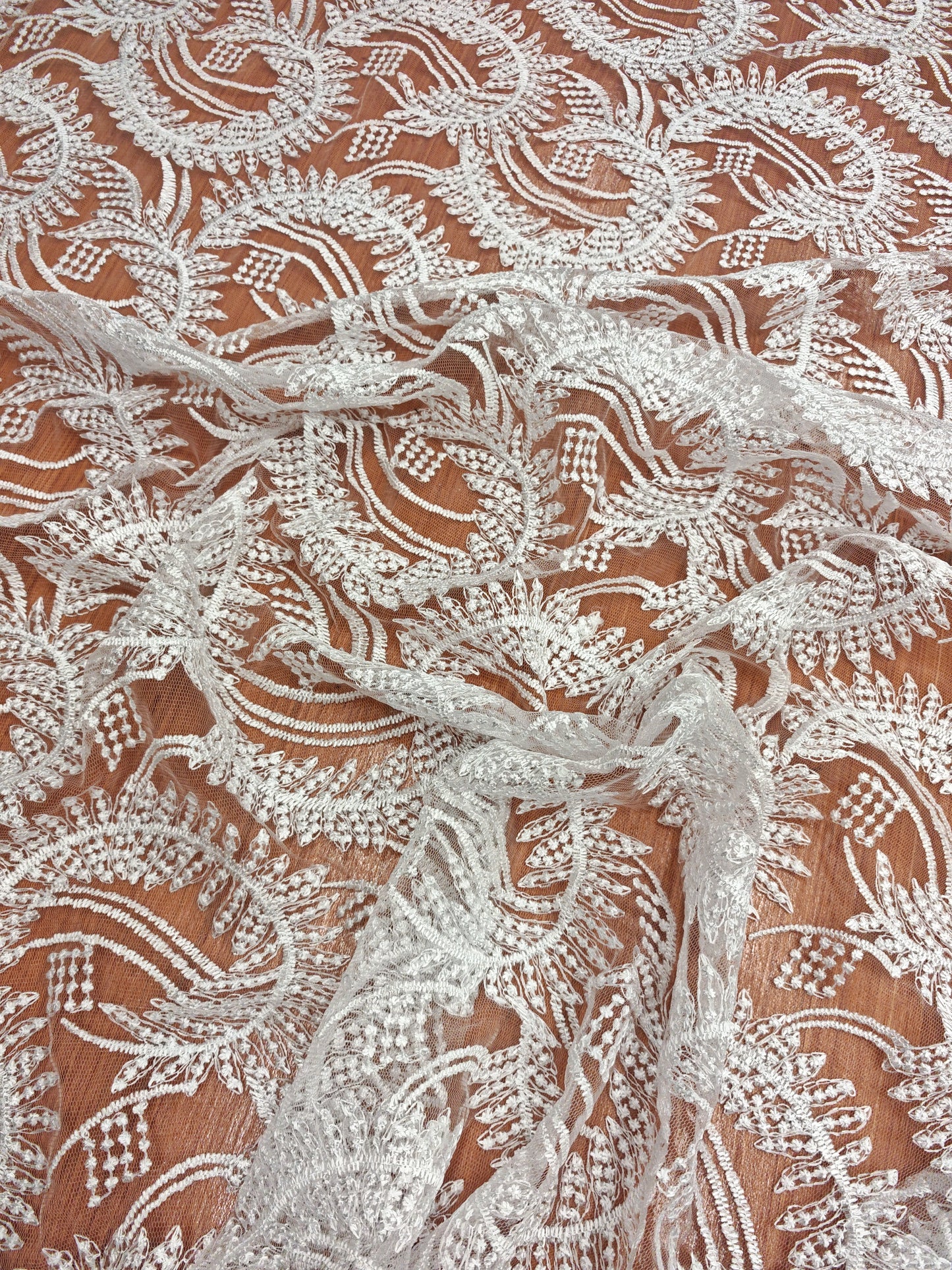 VINTAGE SCALLOPED EMBROIDERED LACE – 119cm WIDE