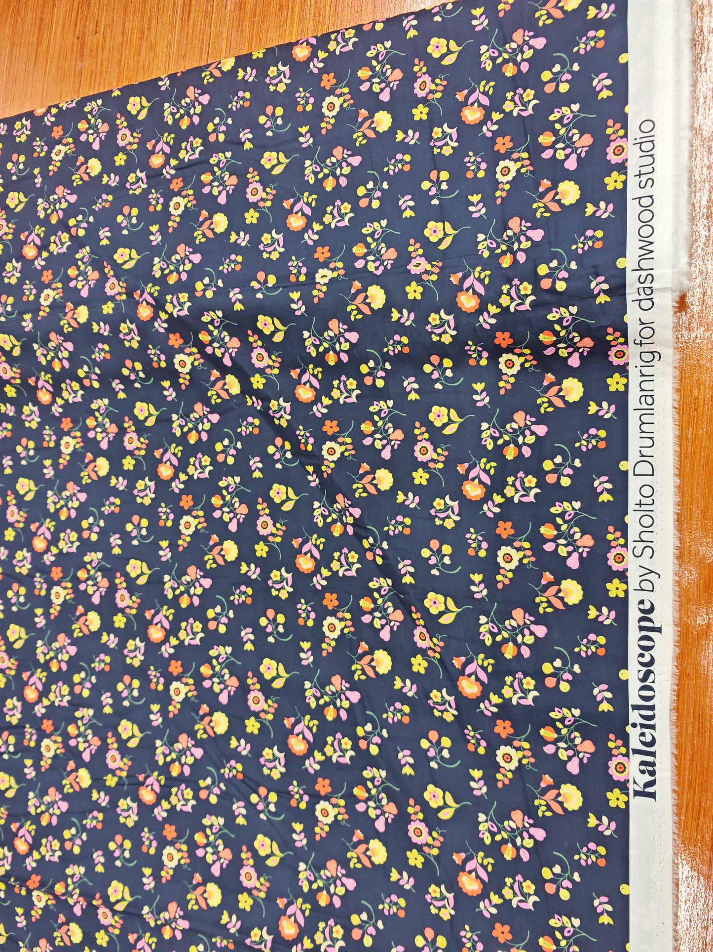 DEVON PETALS – DASHWOOD STUDIO KALEIDOSCOPE – 100% COTTON FABRIC – 146cm WIDE (3 COLOURWAYS)