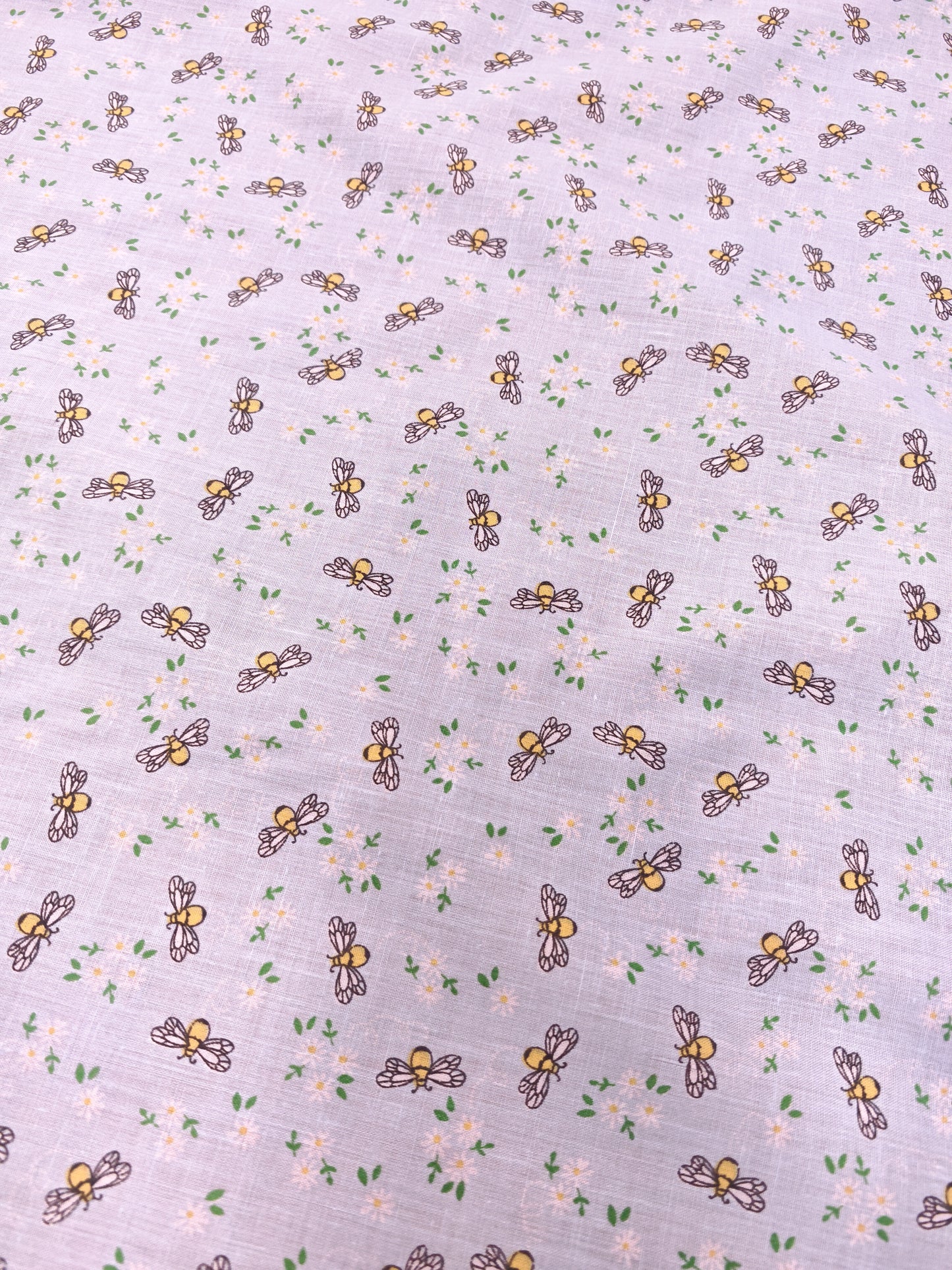 MINI BEES – POLYCOTTON PRINT FABRIC – 2 COLOURWAYS – 112–115cm WIDE