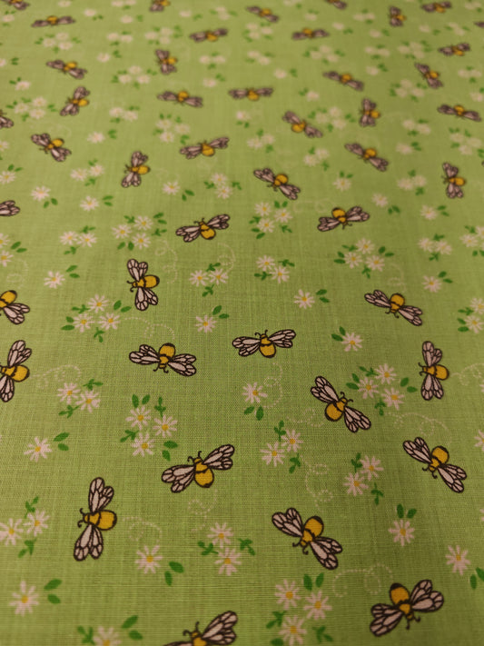 MINI BEES – POLYCOTTON PRINT FABRIC – 2 COLOURWAYS – 112–115cm WIDE