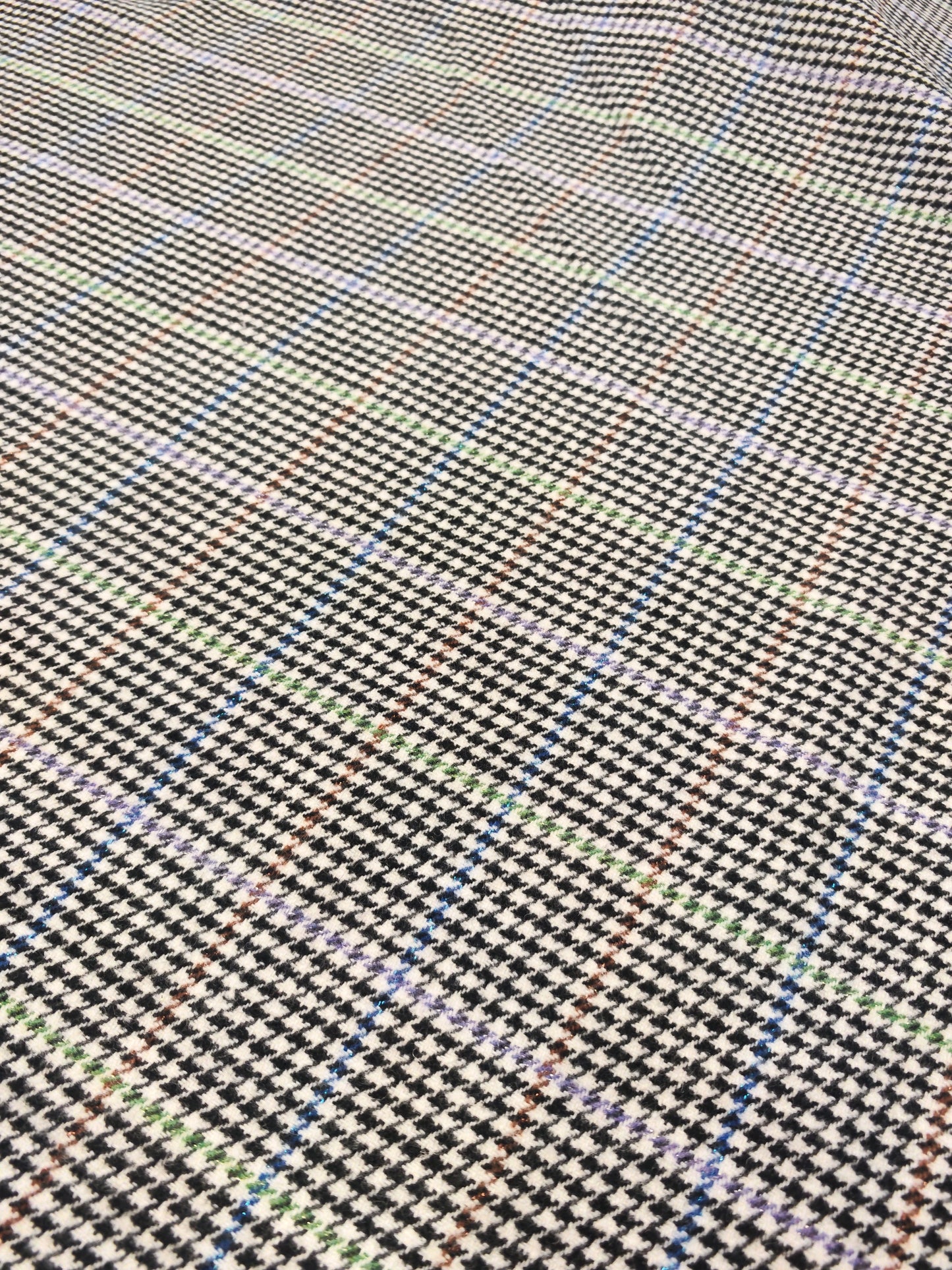 HOUNDSTOOTH CHECK – WOOL MIX FABRIC – 80% POLYESTER / 20% WOOL – 148cm WIDE