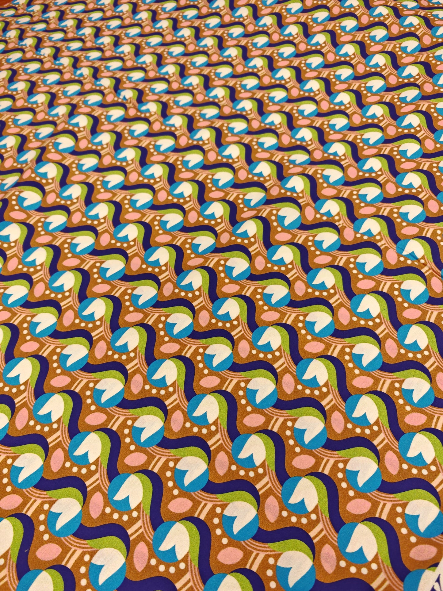 RETRO RIPPLE – DASHWOOD STUDIO KALEIDOSCOPE – 100% COTTON CREPE FABRIC – 146cm WIDE