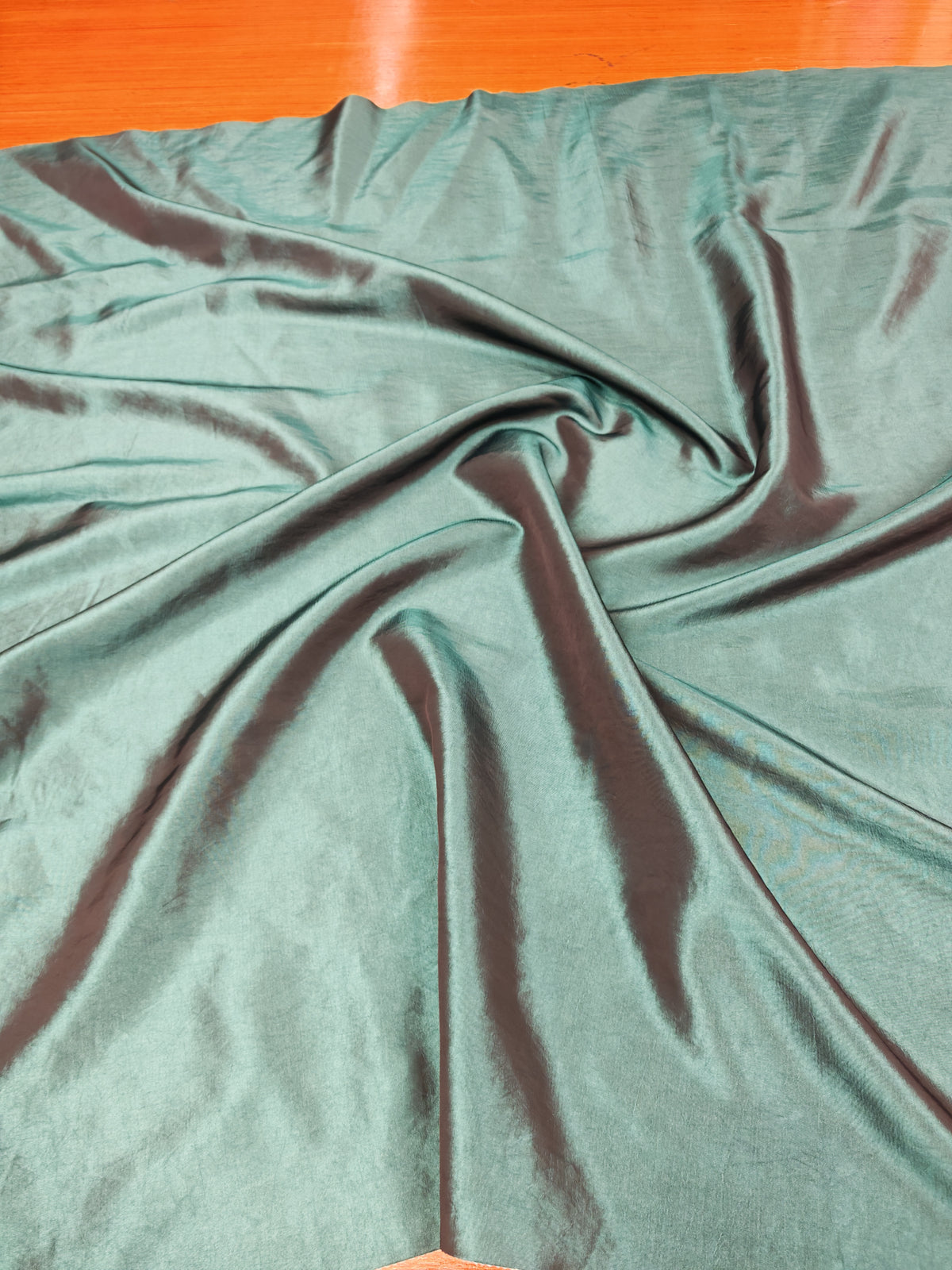 EMERALD GREEN TAFFETA – POLYESTER FABRIC – 150cm WIDE