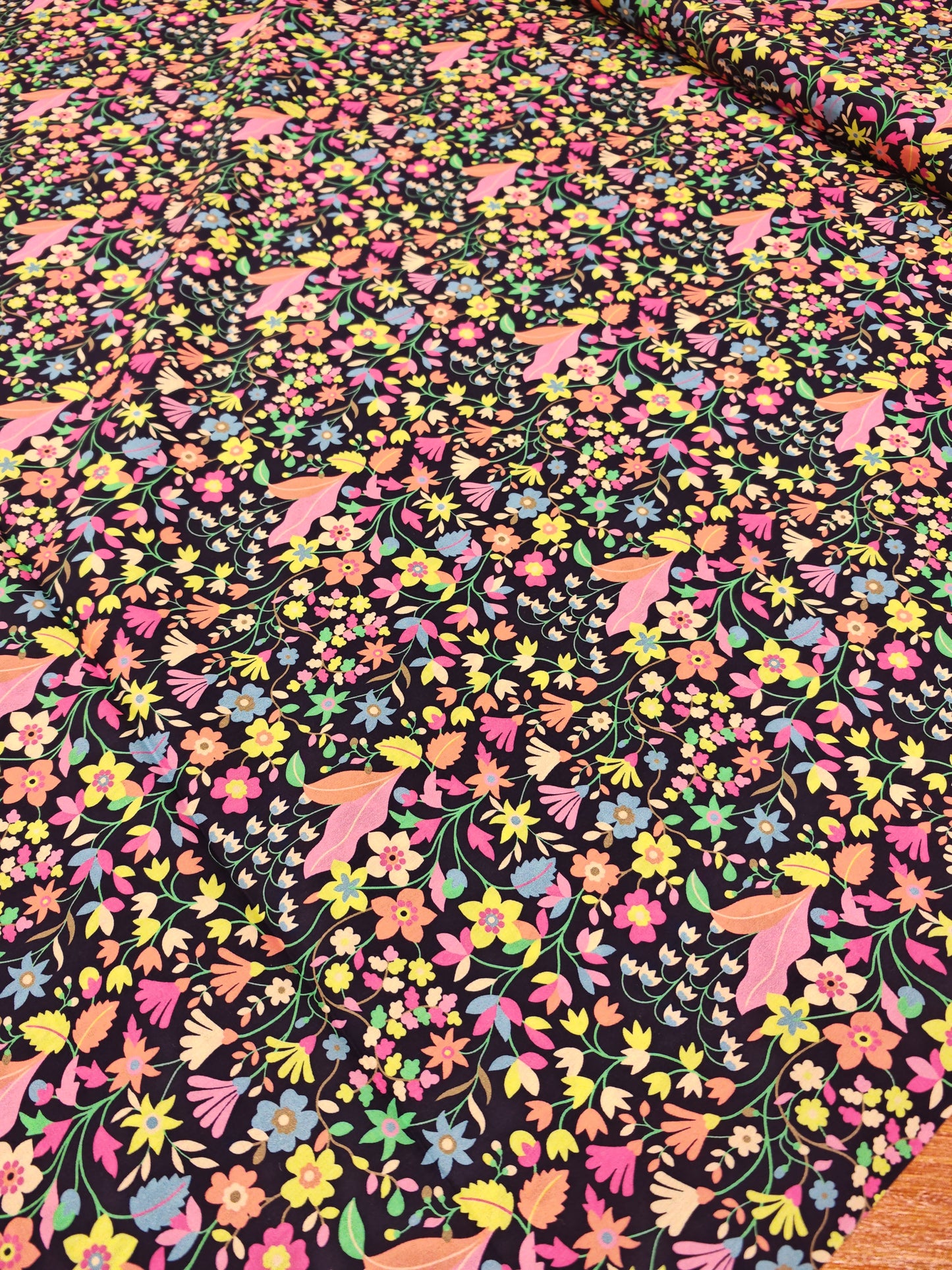 VIVID FLORAL GARDEN - KALEIDOSCOPE FLORAL COTTON – DASHWOOD STUDIO – 100% COTTON FABRIC – 146cm WIDE