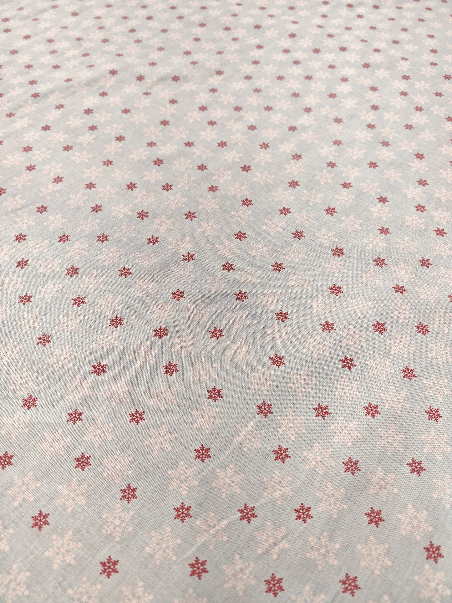 CHRISTMAS SNOWFLAKE – 100% COTTON CHRISTMAS PRINT – SKY BLUE – 138.5cm WIDE
