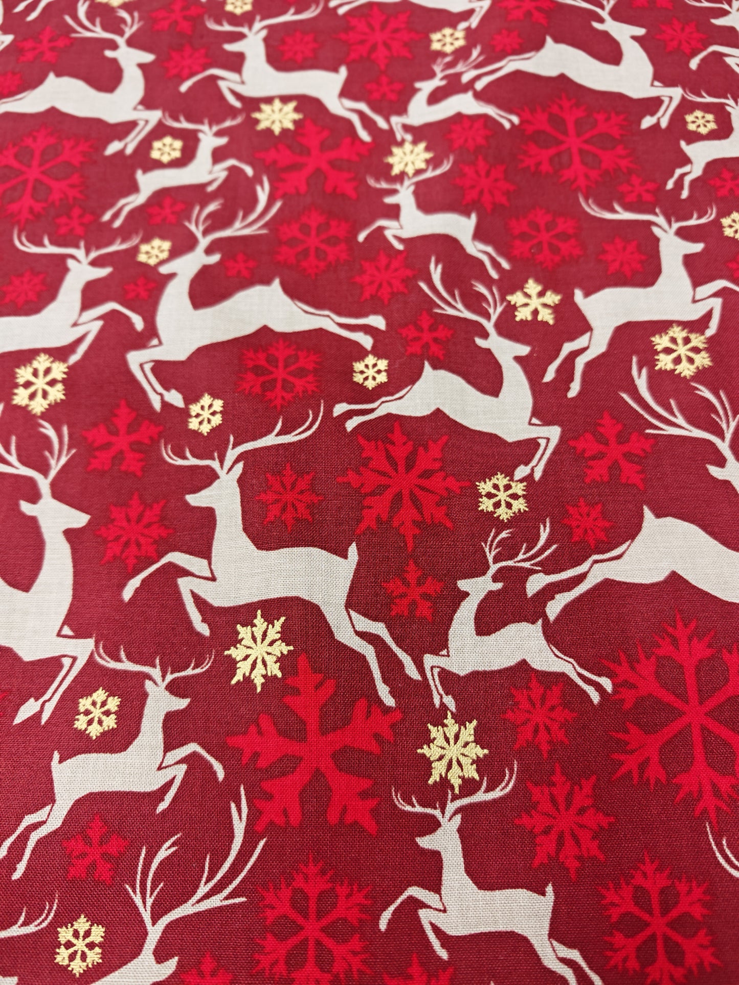 REINDEER SNOWFLAKE – CHRISTMAS 100% COTTON PRINT – 2 COLOURWAYS – 135–136.5cm WIDE
