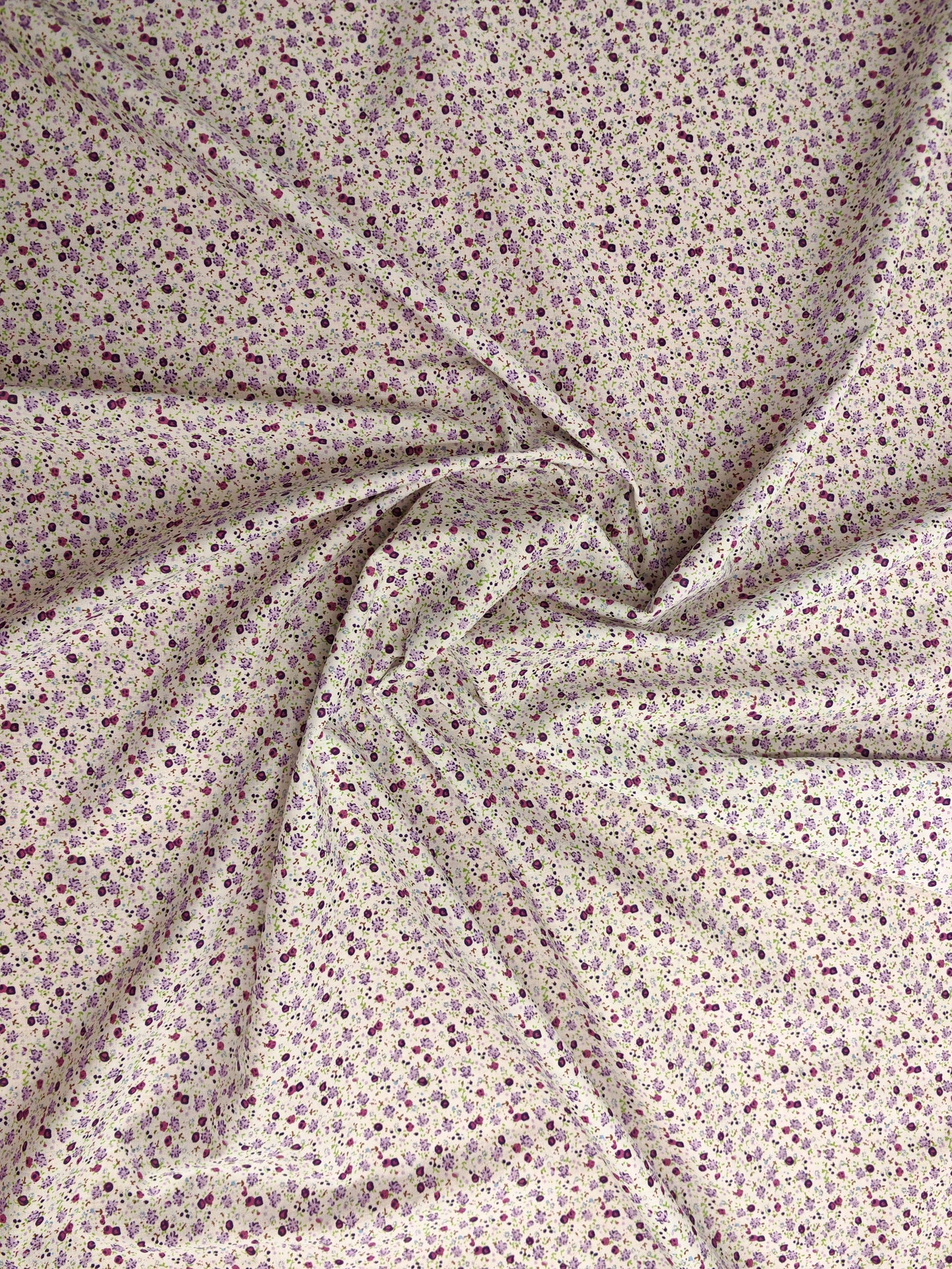 Berry Meadow Polycotton – Tiny Floral Print – 65% Polyester 35% Cotton