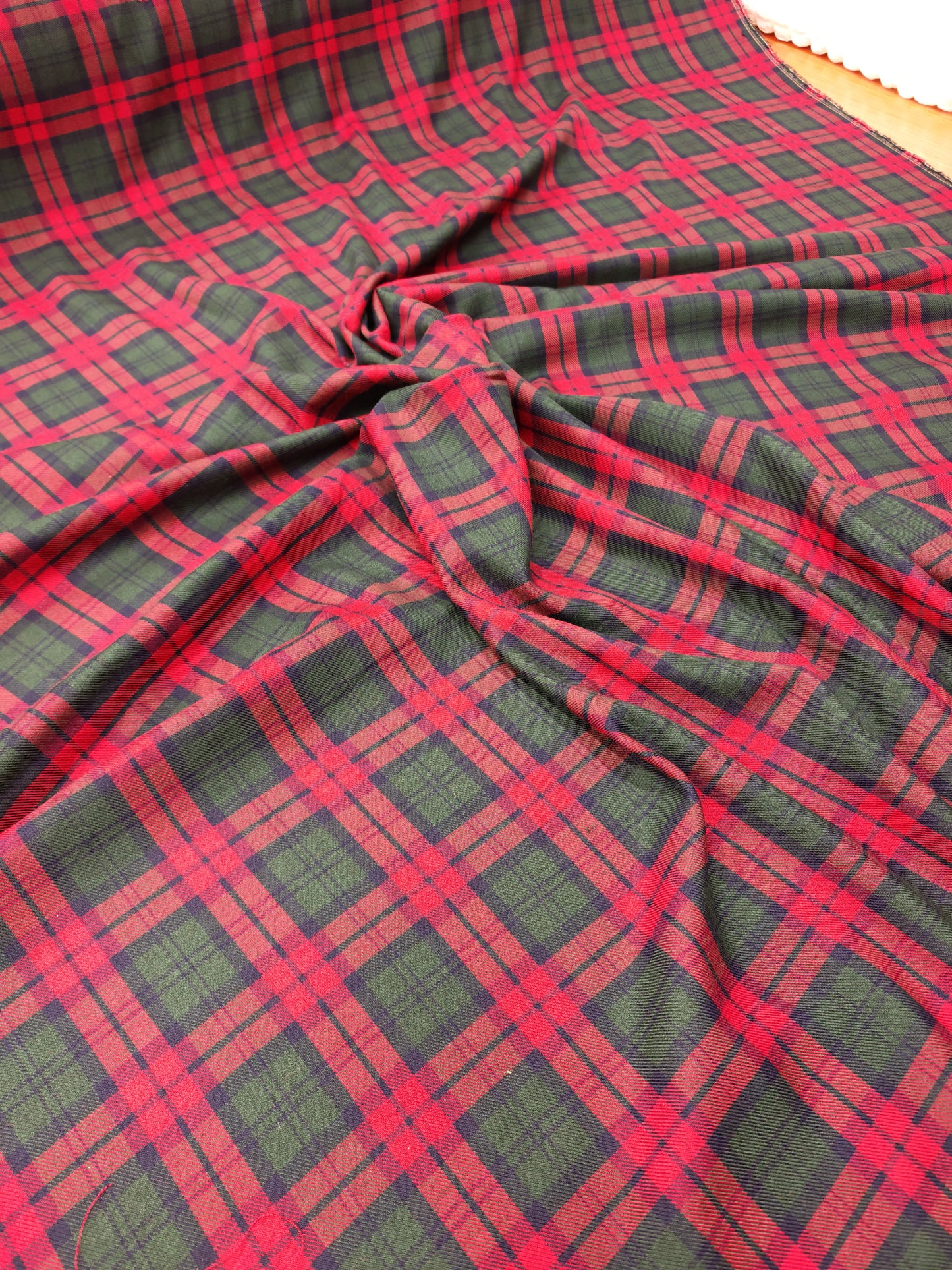 HIGHLAND RED TARTAN – POLYVISCOSE TARTAN FABRIC – 145cm WIDE