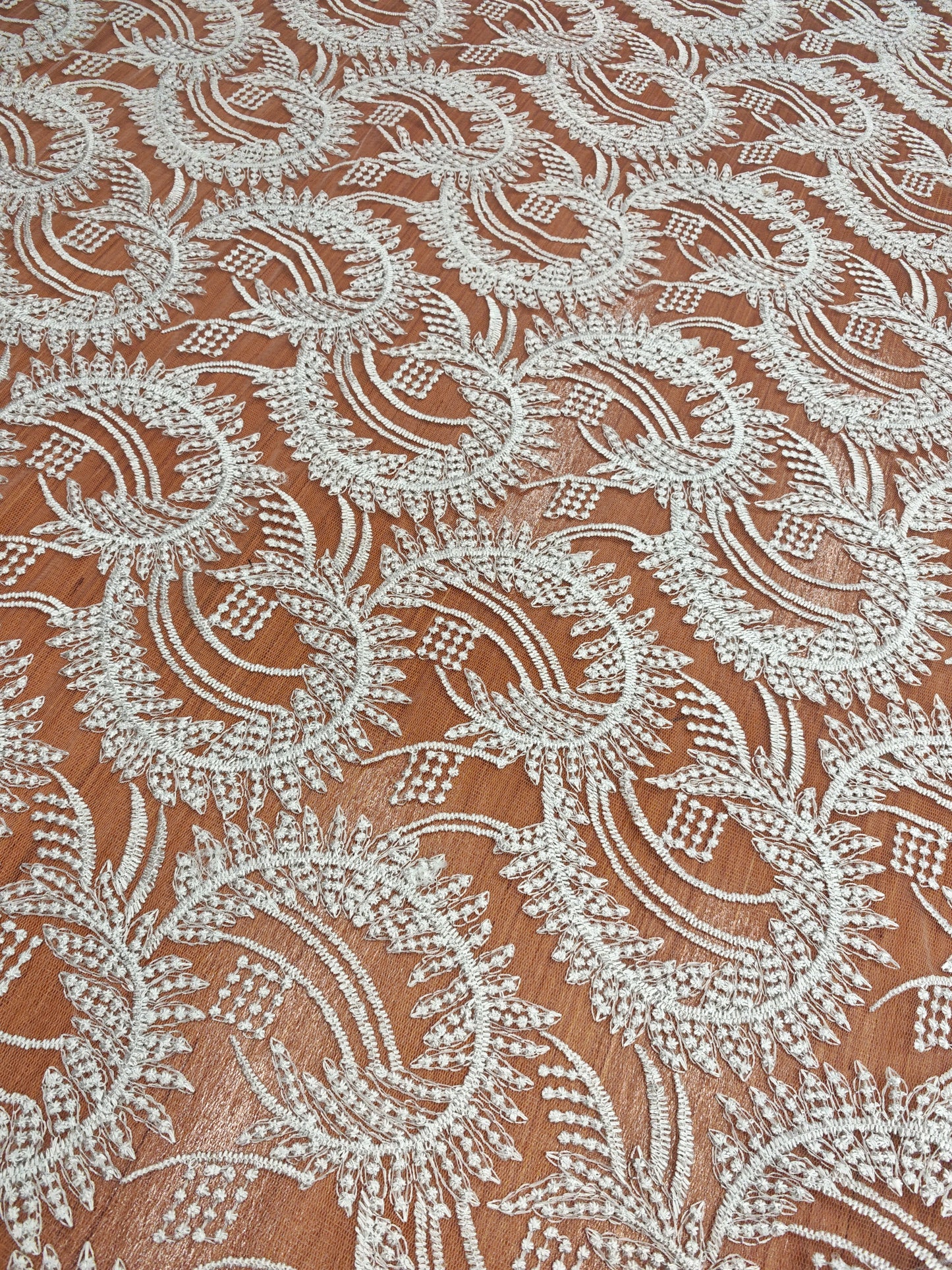 VINTAGE SCALLOPED EMBROIDERED LACE – 119cm WIDE (2 COLOURWAYS)