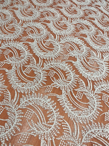 VINTAGE SCALLOPED EMBROIDERED LACE – 119cm WIDE (2 COLOURWAYS)
