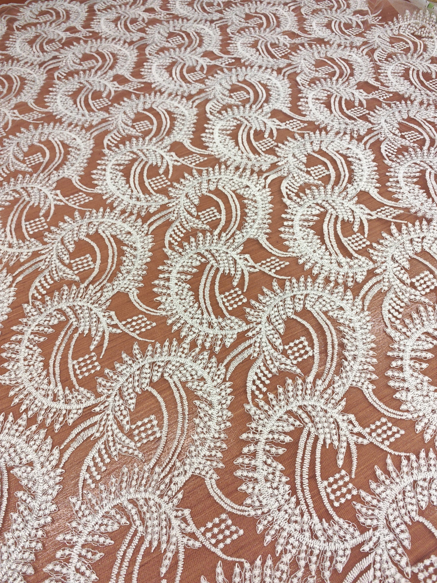 VINTAGE SCALLOPED EMBROIDERED LACE – 119cm WIDE (2 COLOURWAYS)